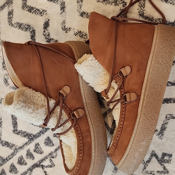 HUSH PUPPIES Cozy Brown Women's Boots - Picture 1 of 4